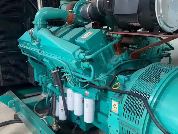 保康更换100kW柴油发电机组机油时，需要注意哪些事项？